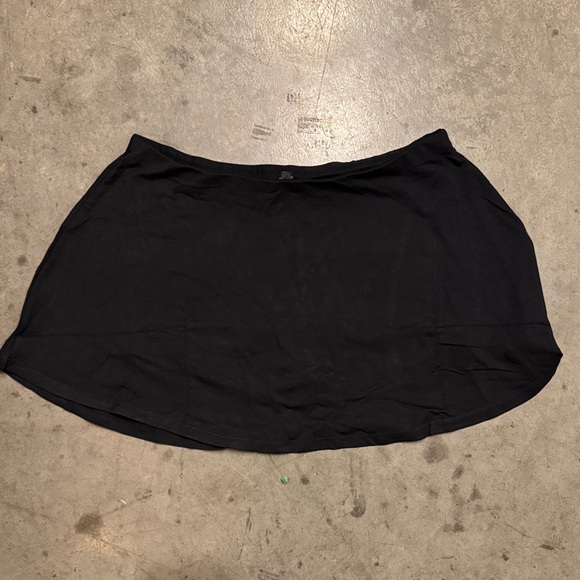 SKIMS Dresses & Skirts - Skims Classic Obsidian Women's Mini Skort